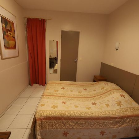 Hotel Du Roussillon Paryż Zewnętrze zdjęcie