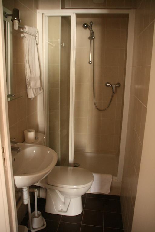 Hotel Du Roussillon Paryż Pokój zdjęcie