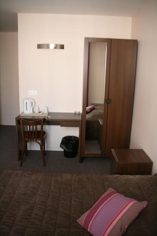 Hotel Du Roussillon Paryż Pokój zdjęcie
